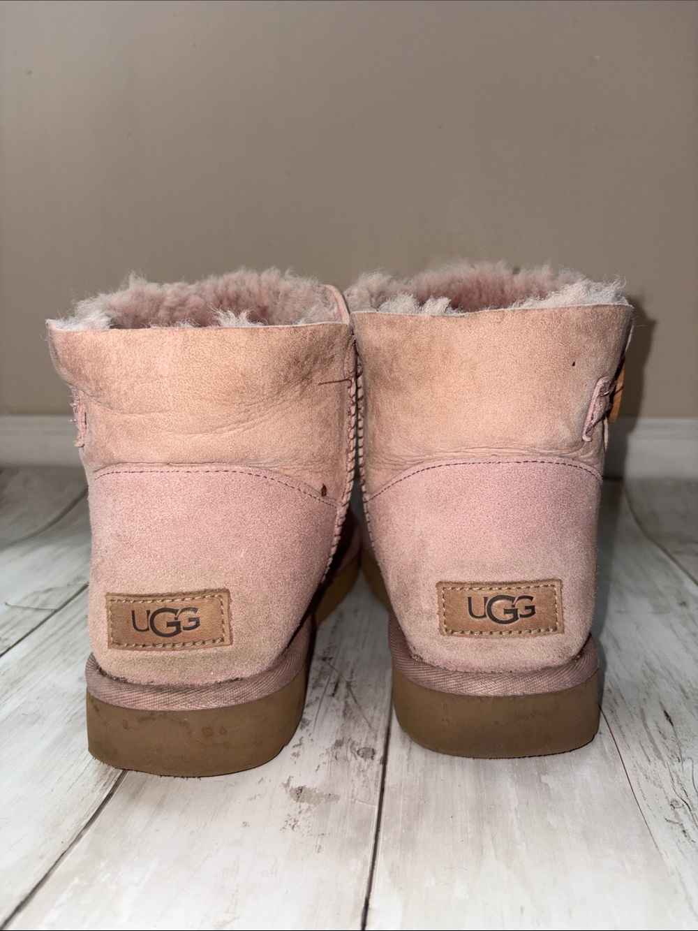 UGG Classic Mini Button Suede Boots - Dusty Pink size 8 pre-owned - Picture 3 of 10